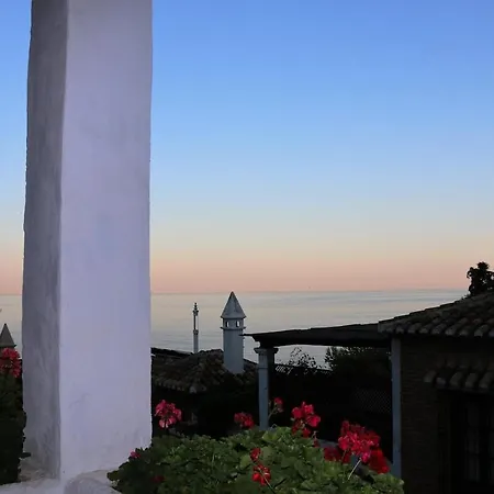 Charming Idyllic Sea View House 度假居
